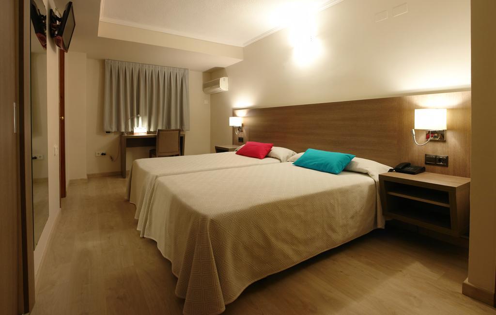Hotel Avenida Plaza Alzira Cameră foto